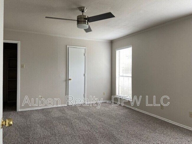 Building Photo - 2303 Markland St
