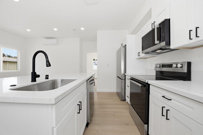 Building Photo - Brand new!