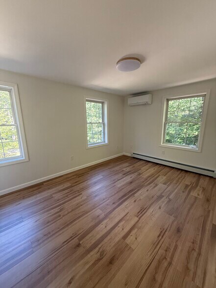 Building Photo - 2 Sams Pl