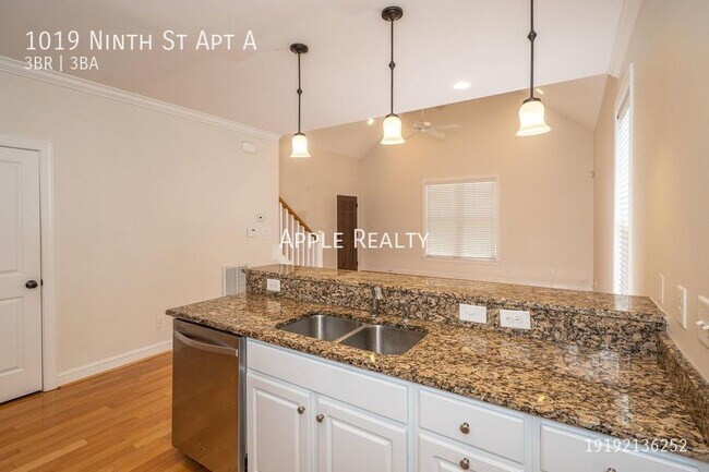 Building Photo - 1019-A Ninth St - Available Now!
