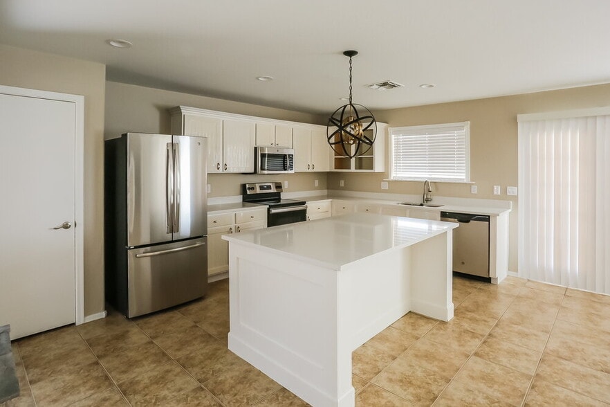 Building Photo - 10425 W Miami St