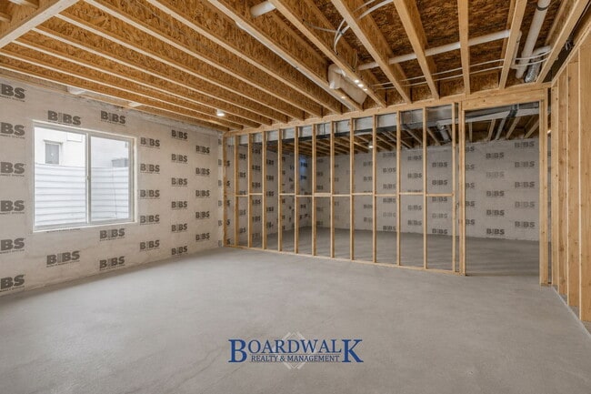 Building Photo - 5502 N Valley View Rd