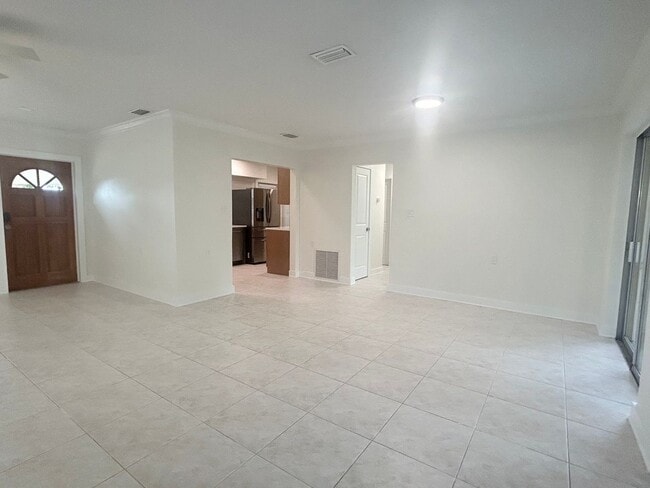 Building Photo - Charming 2 bedroom/1 Bathroom Home in Shore Acres