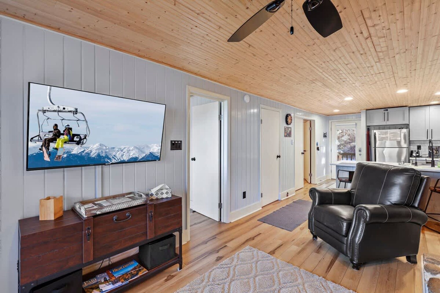 Building Photo - 102 Skiview Ln
