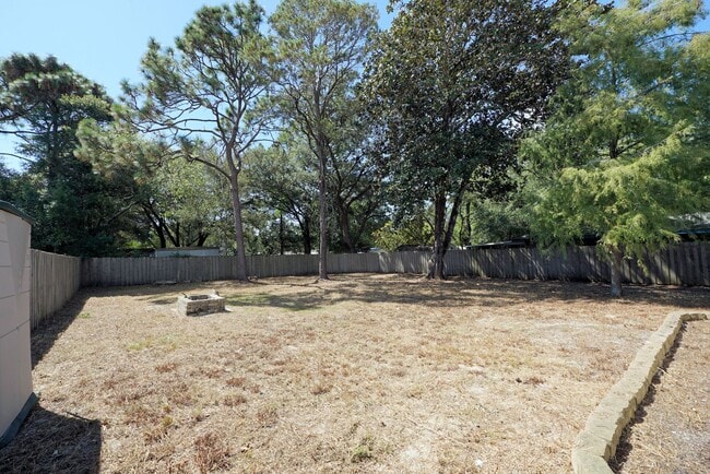 Building Photo - 4 Bedroom Home in Valparaiso- Near Eglin AFB