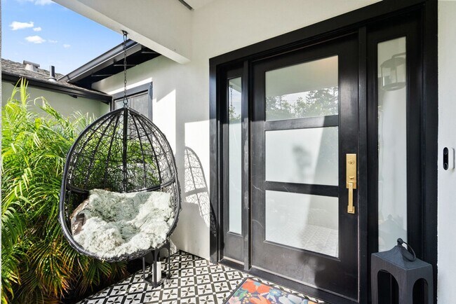 Building Photo - Designer 4BR Home with Pool and Indoor-Out...