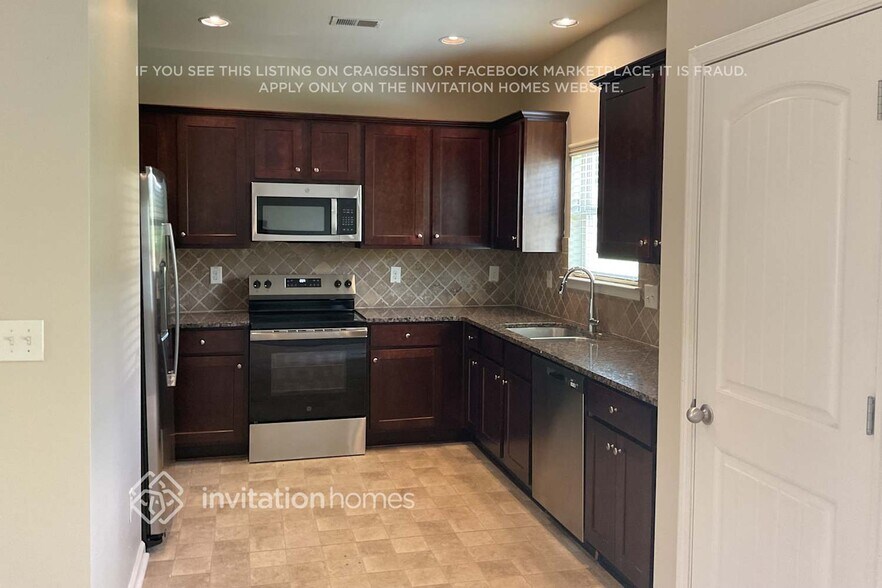 Building Photo - 384 Easley Dr SE