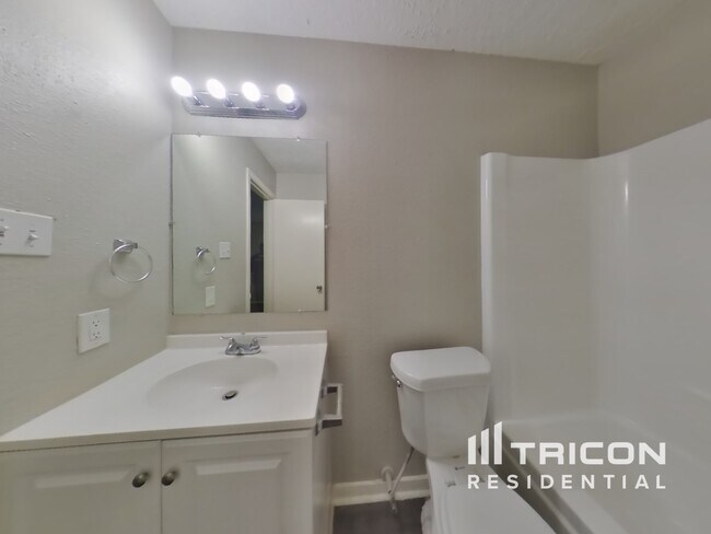 Building Photo - 4700 Greenwood Dr