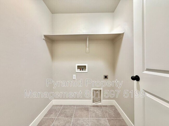 Building Photo - 673 W Beth Cir