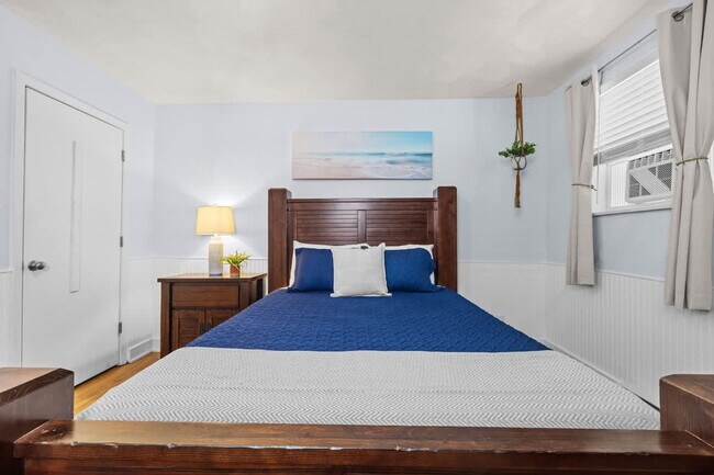 Building Photo - 1427 W Ocean View Ave