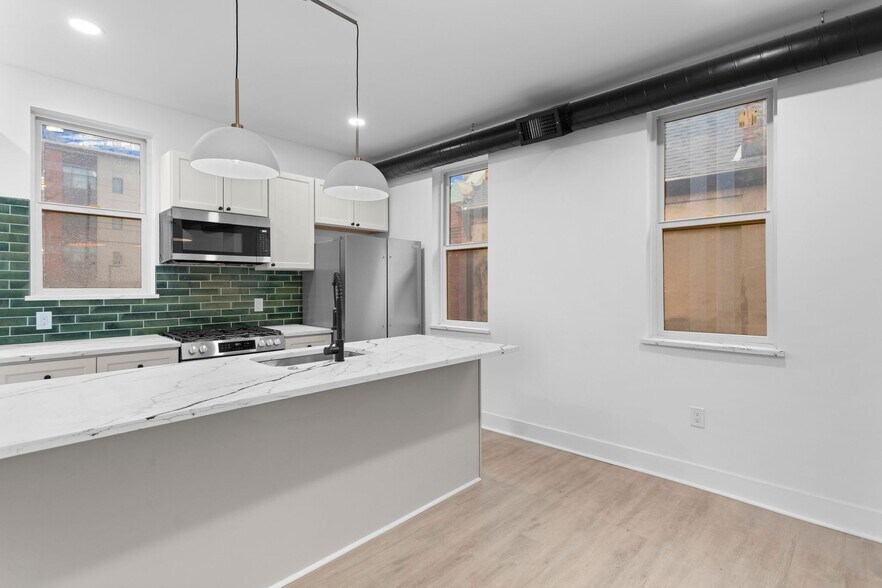 Kitchen - 2035 Forbes Ave