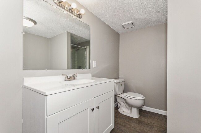 Building Photo - WEST Side Duplex for rent! Spacious 3 bed/2 bath duplex for rent