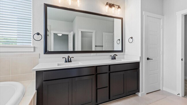 Building Photo - Modern Living in the Heart of San Antonio's Medical Center Area!