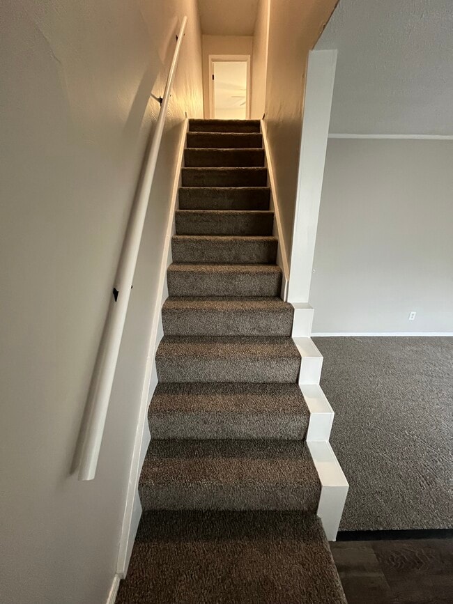 Building Photo - 1209 Rosewood Dr NE