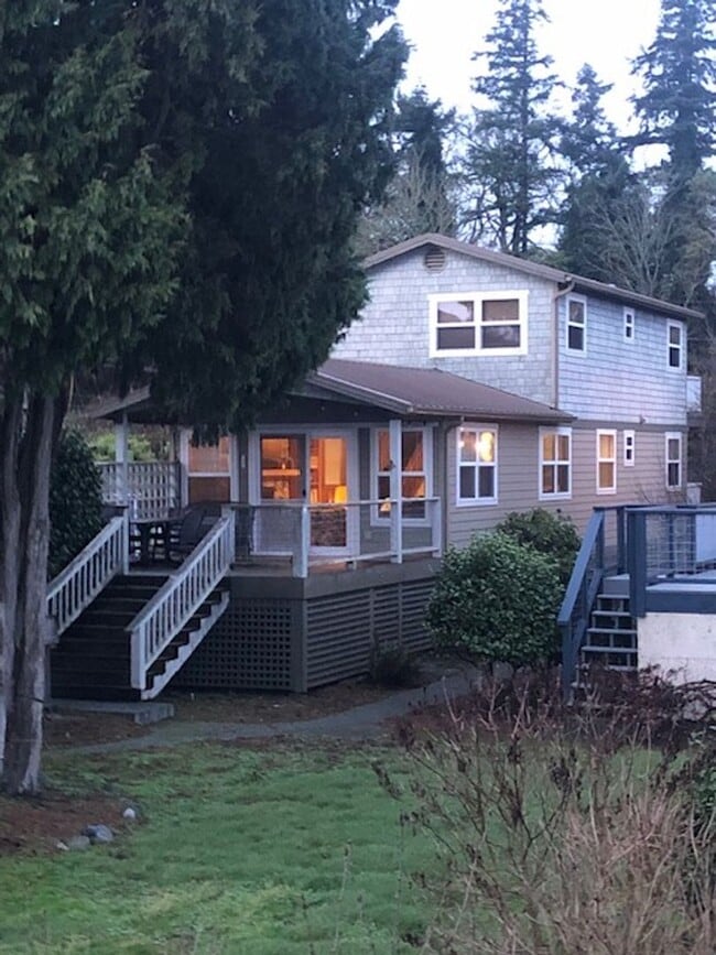 Building Photo - Beach House, Fully Furnished, Short Term January-March (includes all utilities and internet)