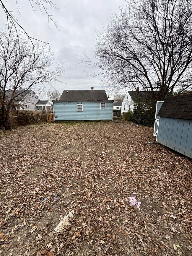 Building Photo - 3 bed house in Church Hill! Enjoy big yard, great location, hardwoods, central Ac, and laundry!