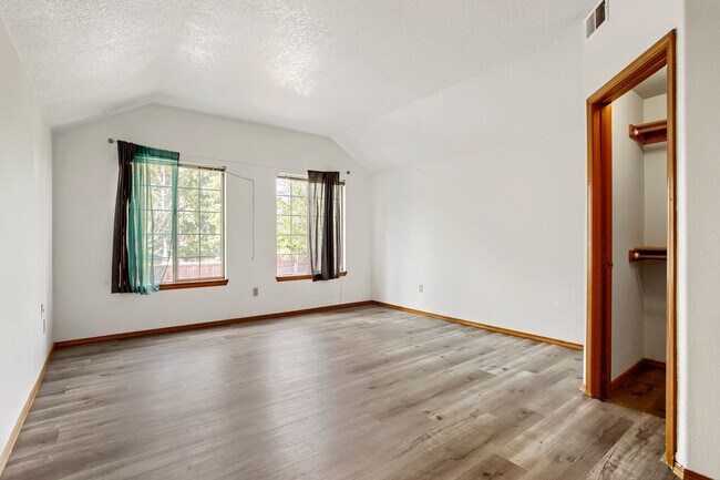 Building Photo - 3BR/2.5BA Two-Story Home in Bethany/NW Portland — Expansive Backyard Deck, Fully Fenced Yard & 2-...