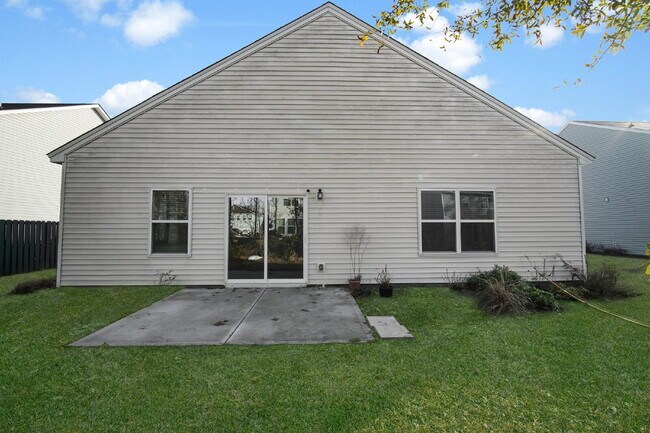 Building Photo - Beautiful home located in The Commons subdivision