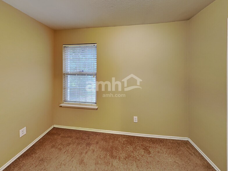 Building Photo - 13723 High Mesa Rd