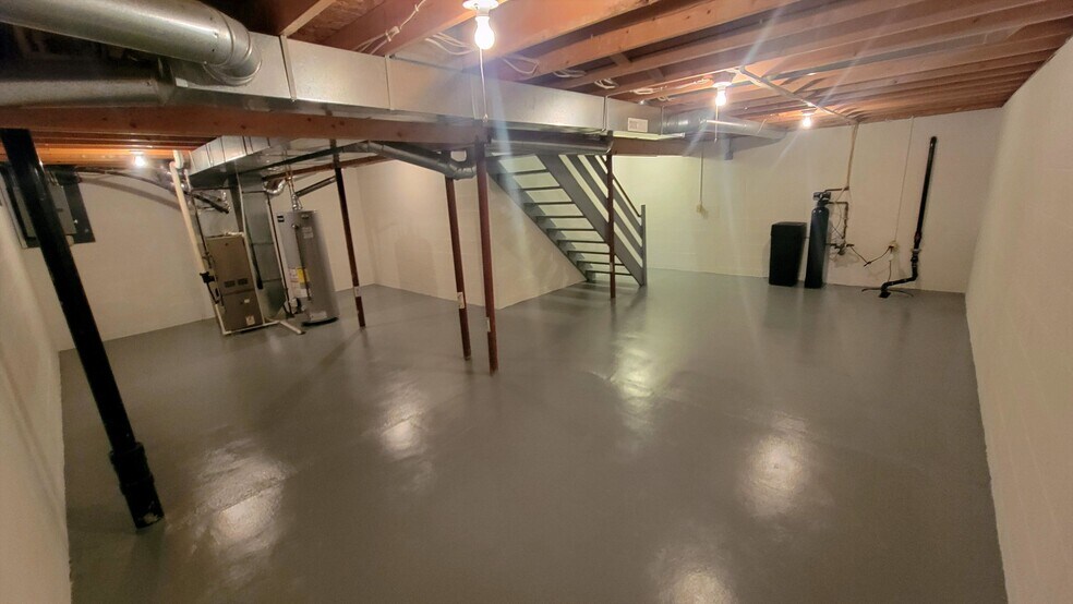 Building Photo - 2158 Kenyon St. N.E.