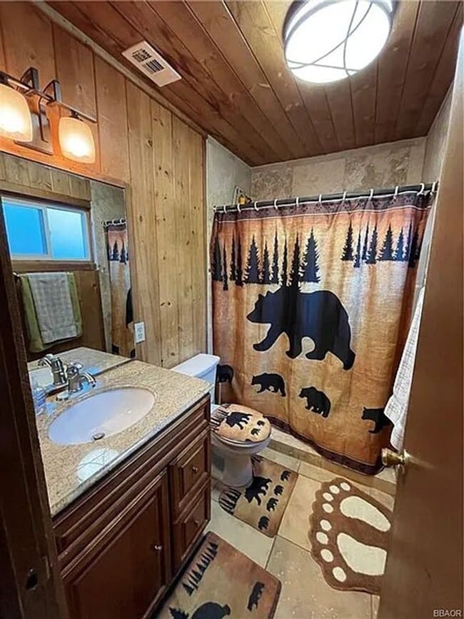 Building Photo - Warm & Cozy Single-Story Home in Big Bear City