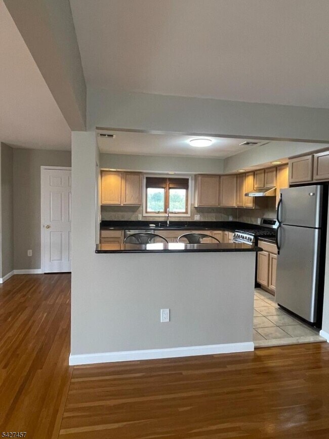 Building Photo - 254 Crystal St