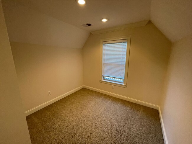 Building Photo - 3BR/3BA For Rent