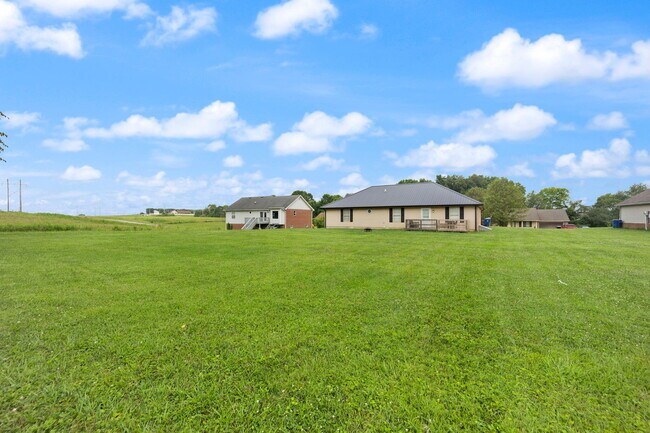 Building Photo - 180 Lilly Ln