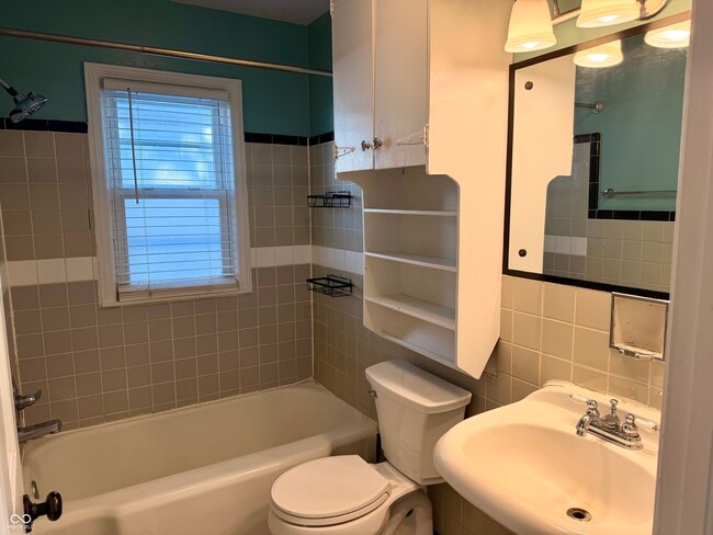 Building Photo - 1524 E 54th St