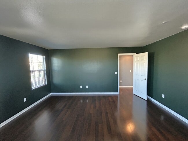 Building Photo - NATURE TRAIL CHINO  (5 BED, 2.5 BATH)