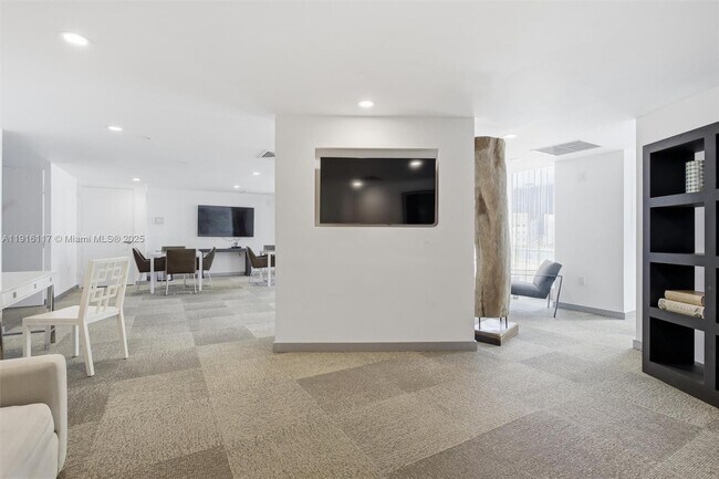 Building Photo - 92 SW 3rd St