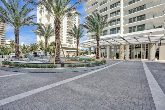 Building Photo - 3100 N Ocean Dr