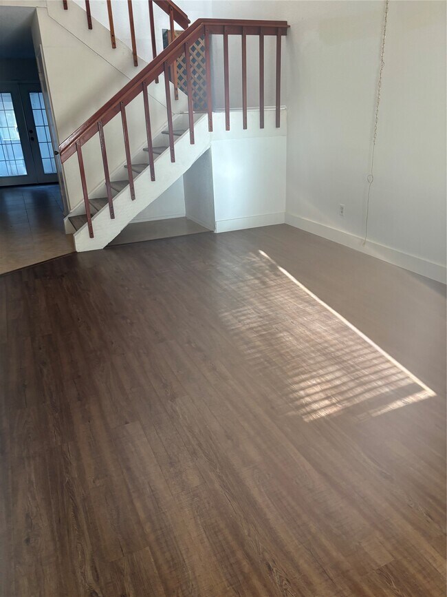 Building Photo - 13609 Hollowgreen Dr