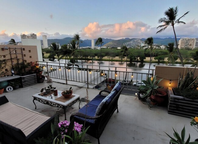 Building Photo - 2415 Ala Wai Blvd