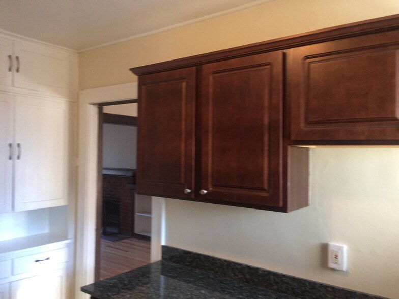 Building Photo - 44 N Spring Ave