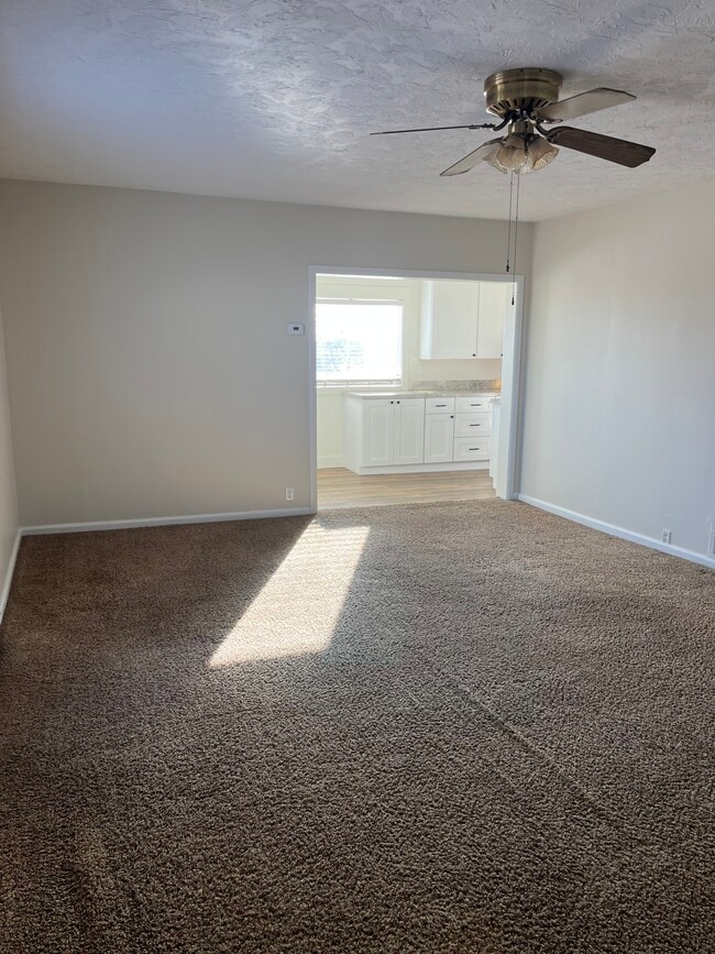 Building Photo - 725 Sand Creek Rd