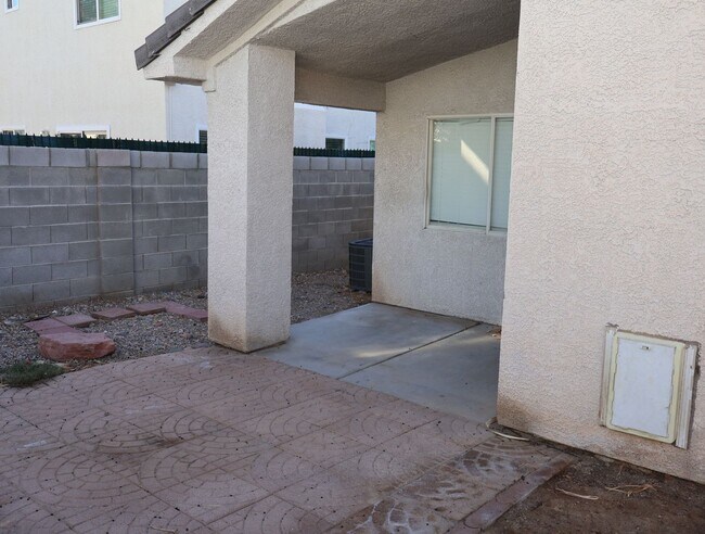 Building Photo - Single Story remodeled home