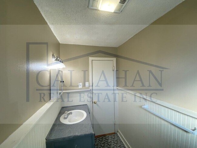Building Photo - NLR Updated Home
