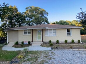 Building Photo - 914 Ozora Rd