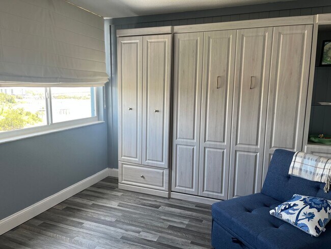 Building Photo - Stunning 2 bed 2 bath condo with terrific ...