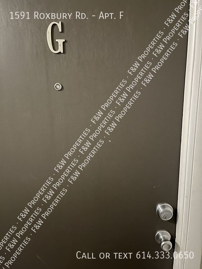 Building Photo - 1591 Roxbury Rd