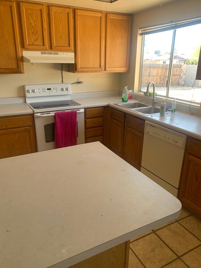 Building Photo - 4520 W Lynn Cir