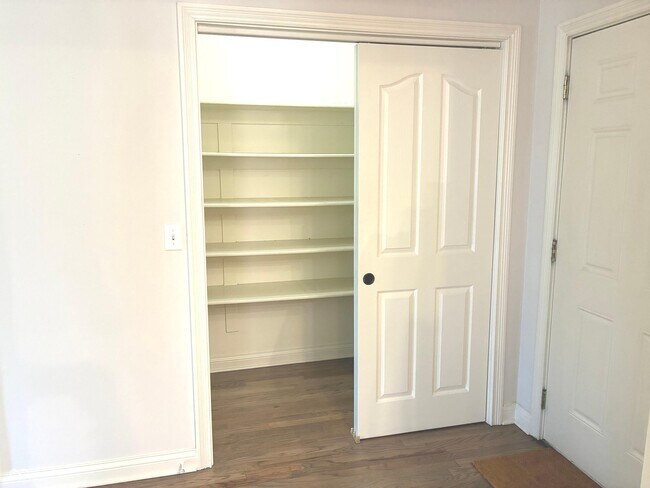 Building Photo - 70 Guilford Trail Dr