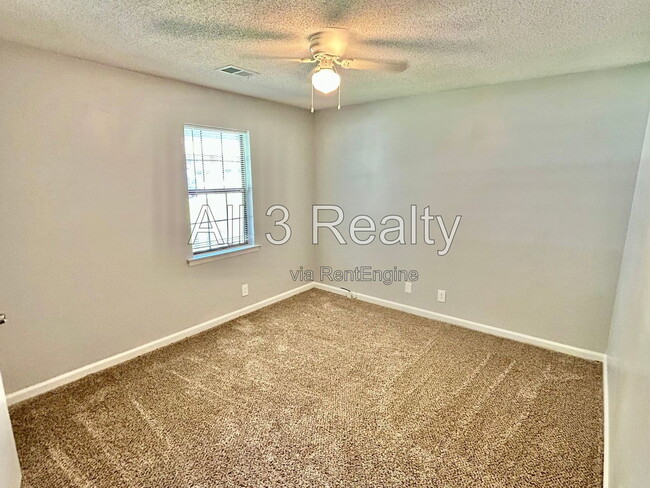 Building Photo - 8460 Pineland Dr
