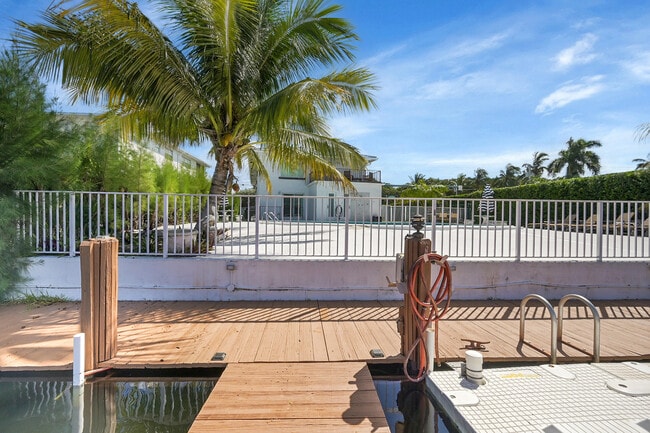 Building Photo - 1702 S Ocean Blvd