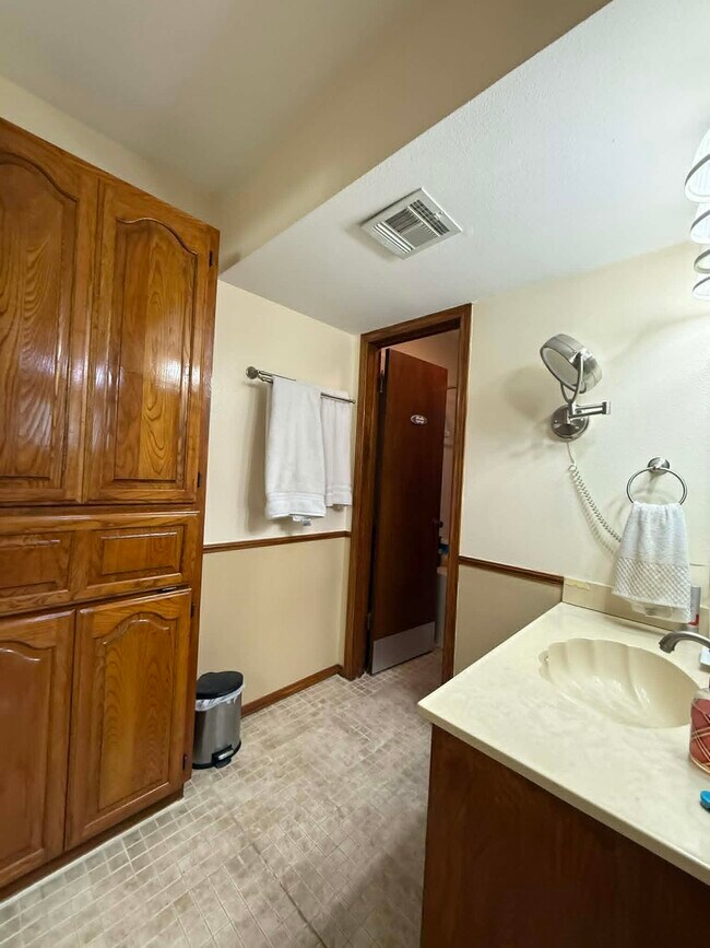 Building Photo - 3110 Jacaranda Dr