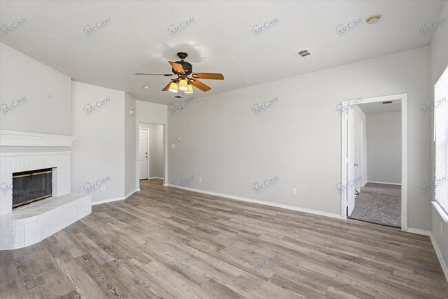 Building Photo - 412 Pin Oak Ln