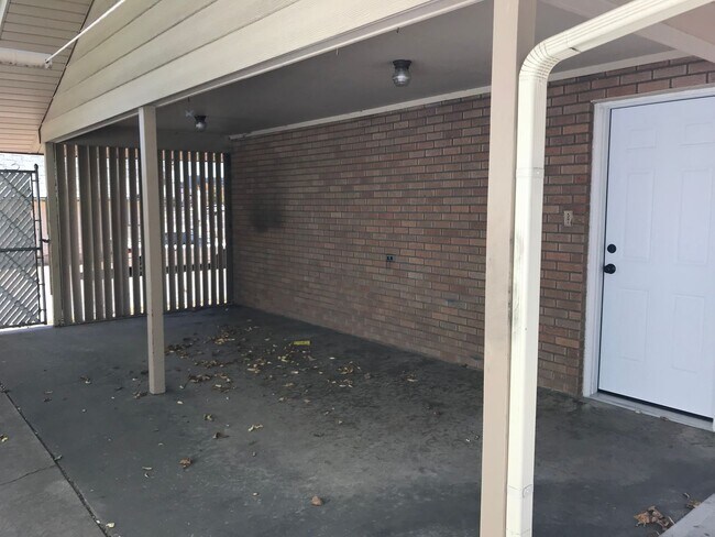 Building Photo - 3900 Yarrow St