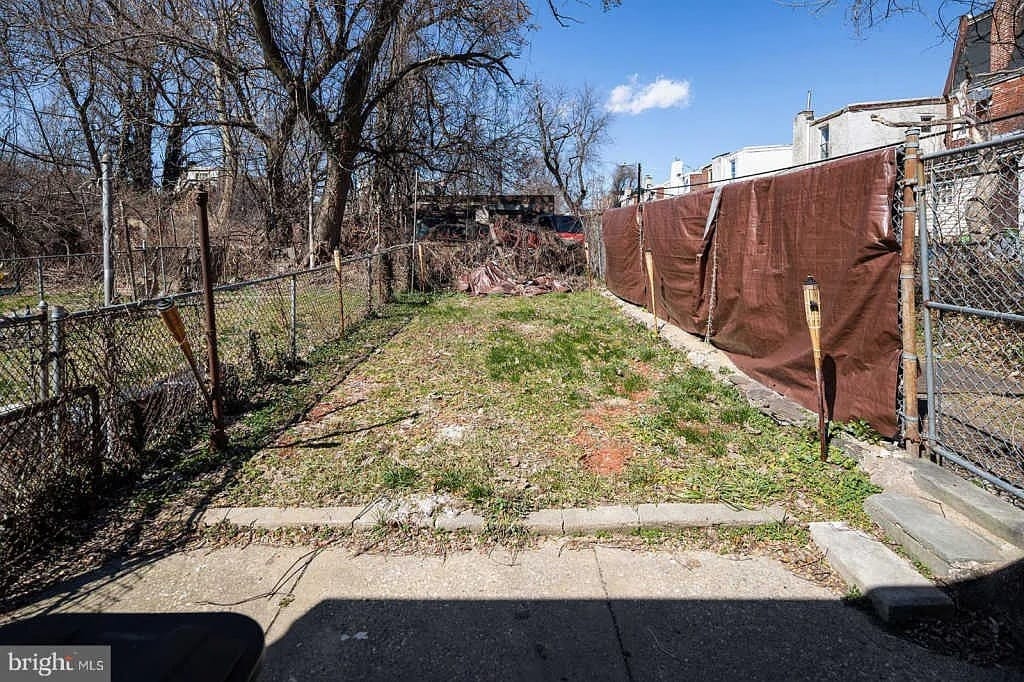 Backyard - 855 E Locust Ave