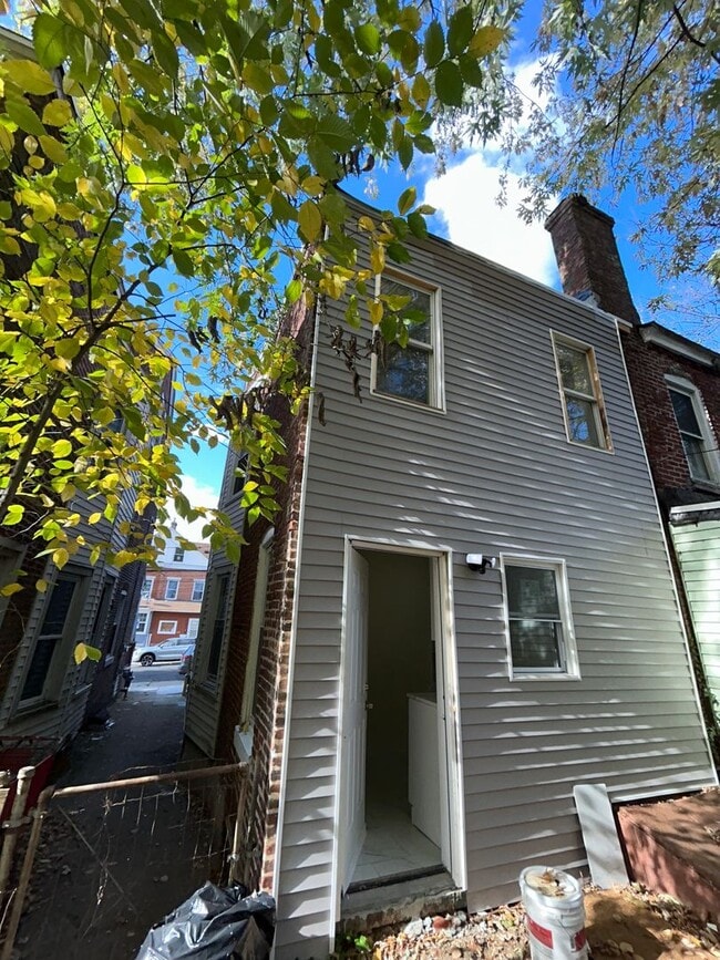 Building Photo - 510 N Hermitage Ave